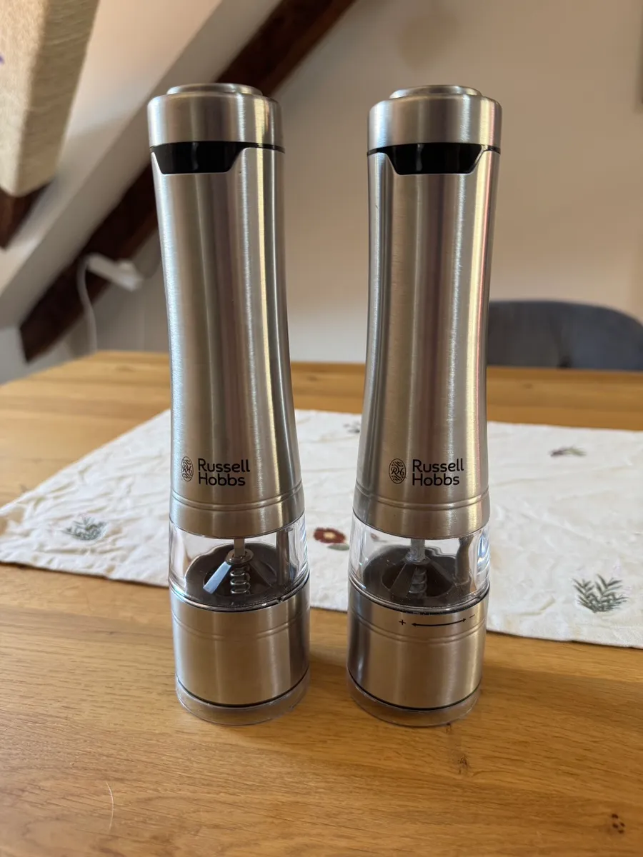 Russell Hobbs Salz und Pfeffer Mühle elektrisch [2er Set] Edelstahl, € 20,- (8010 Geidorf)