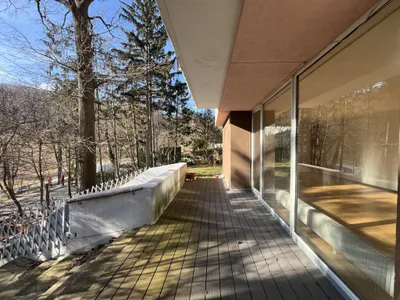 PÖTZLEINSDORF: GROSSZÜGIGE GARTENWOHNUNG MIT SAUNA UND SCHLOSSPARK-BLICK – Bild 3