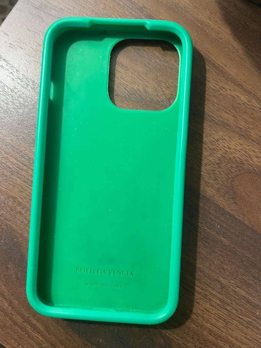 BOTTEGA VENETA Handyhlle,  65,- (1070 Wien) - willhaben