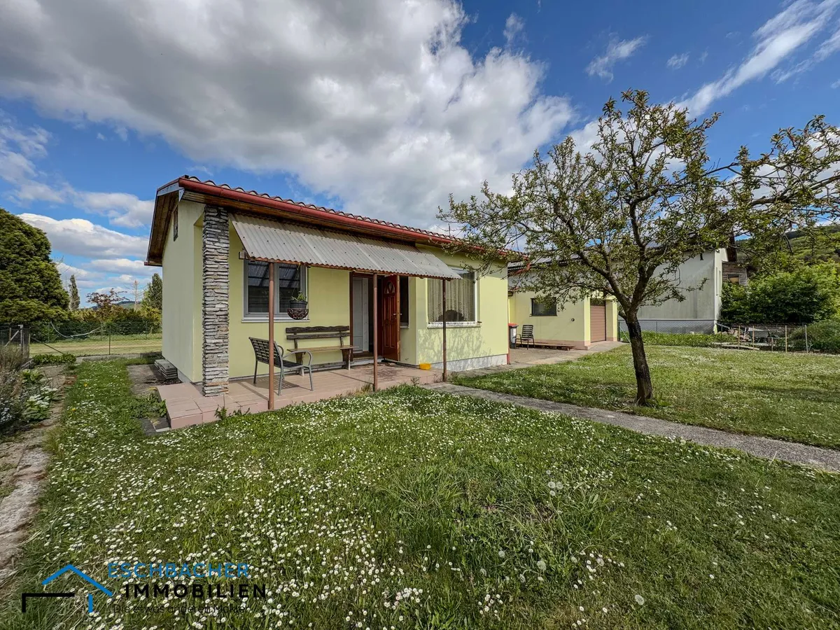 Baugrundstück bereits aufgeschlossen mit Bungalow & Garage – pohled 2