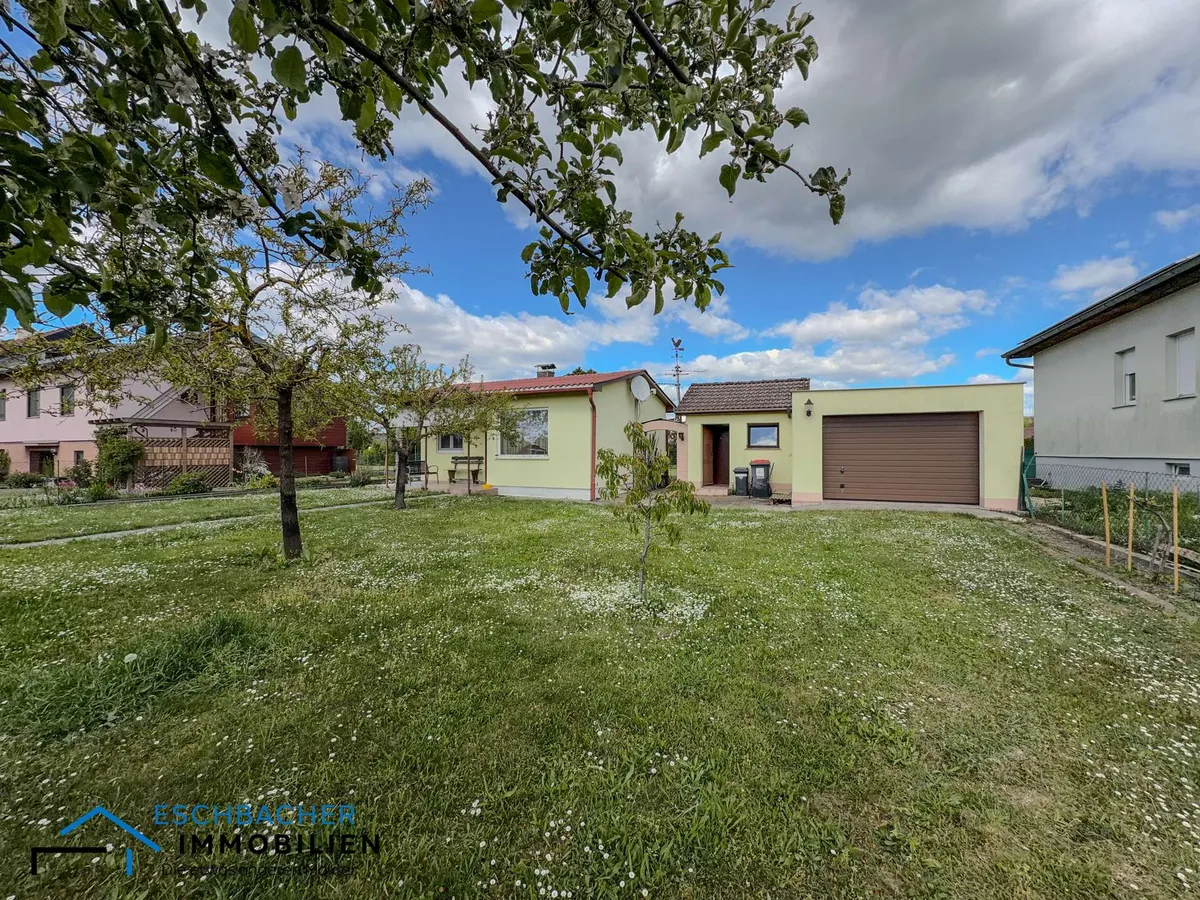 Baugrundstück bereits aufgeschlossen mit Bungalow & Garage – pohled 3