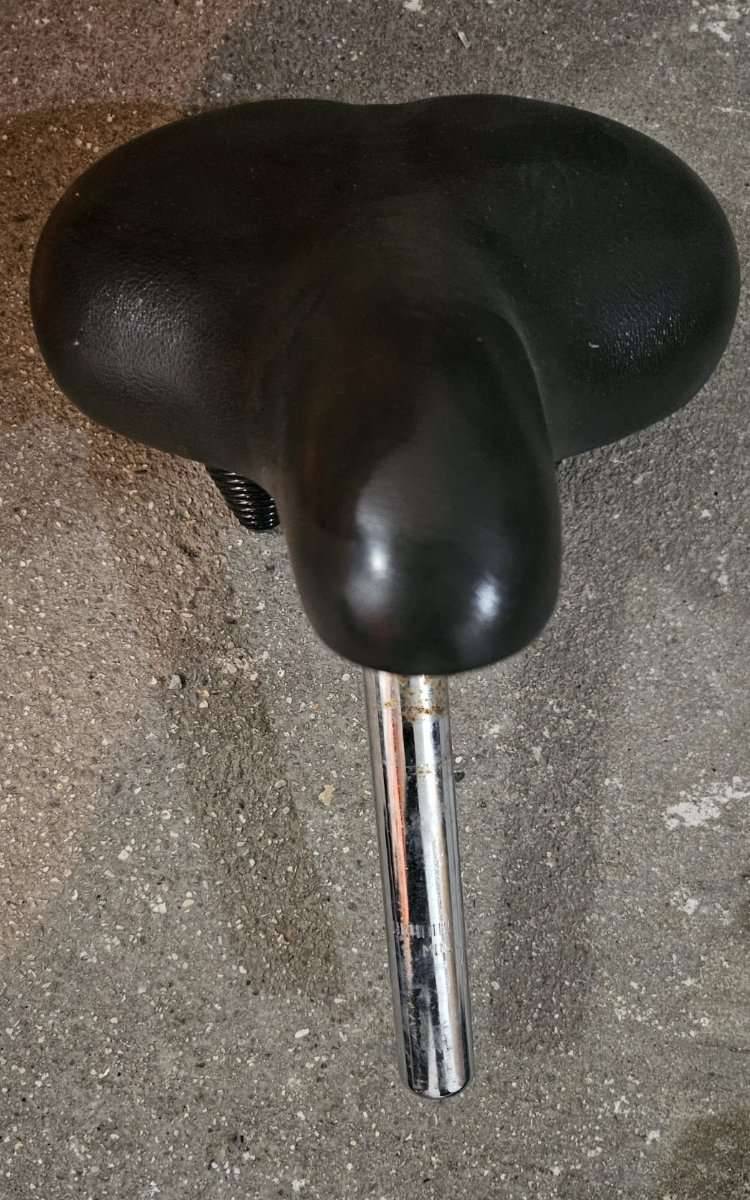 Fahrradsattel mit Federung,  10,- (5020 Salzburg) - willhaben