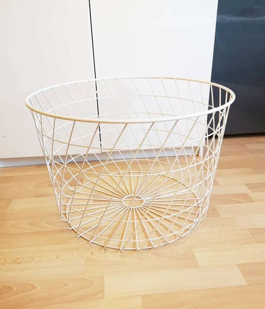 IKEA XXL Hotel Wäschekorb Gitterkorb Kegel riesig groß Metall fester Draht weiß rund Zylinder Aufbewahrung Tisch Gestell Beistelltisch Gartentisch Wohnzimmertisch Korb Flechtkorb Kegel, € 15,- (1120 Wien)