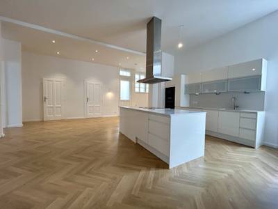ERSTBEZUG NACH GENERALSANIERUNG! Repräsentative 4-Zimmer Altbauwohnung mit Kamin & Balkon nahe Wien Mitte/1030!