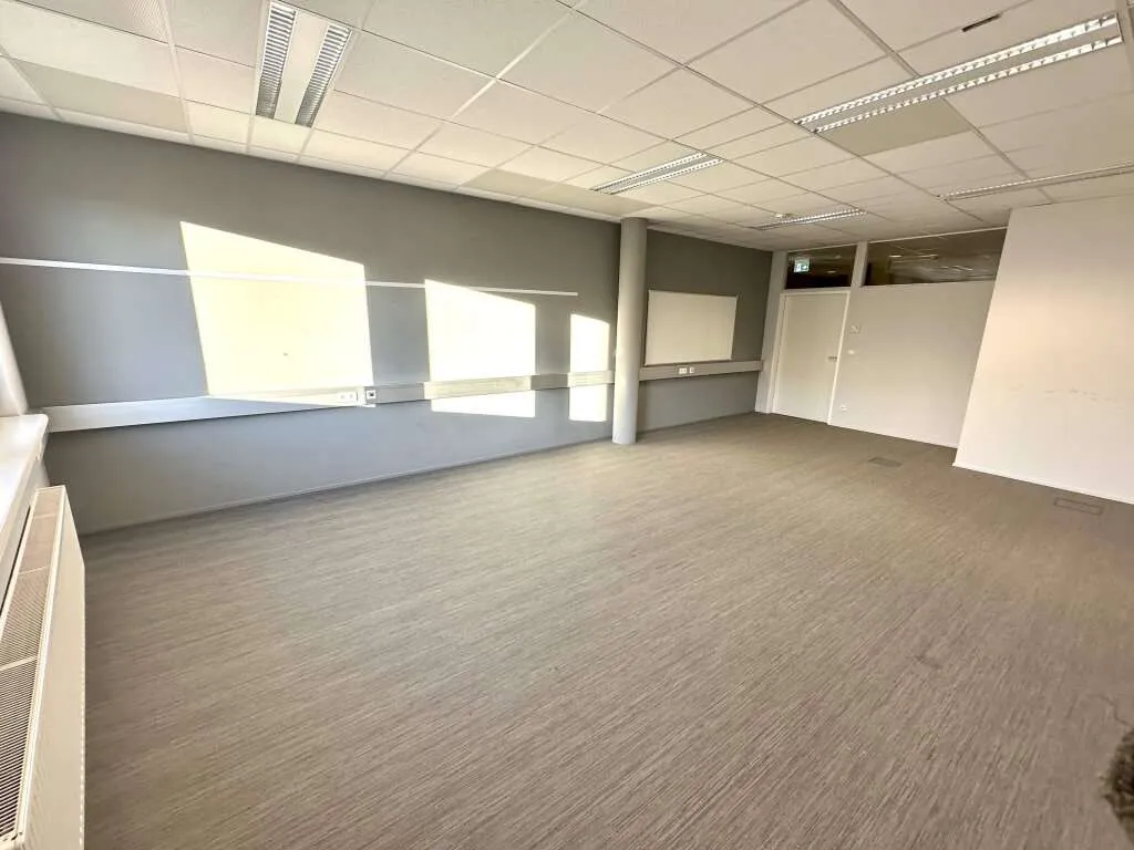 Hochwertig ausgestattete, lichtdurchflutete Bürofläche (barrierefrei!) in zentraler und frequentierter Lage im Grazer Bezirk Strassgang! - Ansicht 3