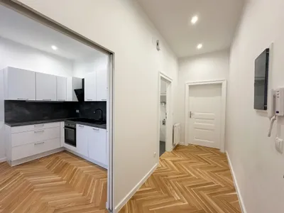 ZEITREISE IM HERZEN DER STADT - 2,5-Zimmer-Altbauwohnung mit Flair im ADLERHOF – Bild 2