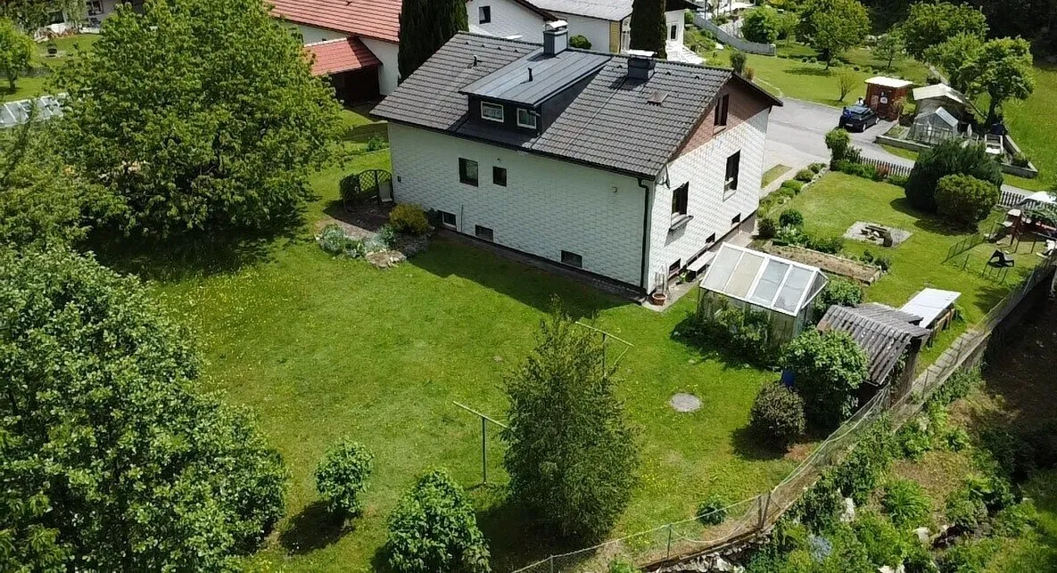 Viel Grün. Große Terrasse. 3 Garagenplätze. Nur 14 km bis Linz-Auhof. - Ansicht 2