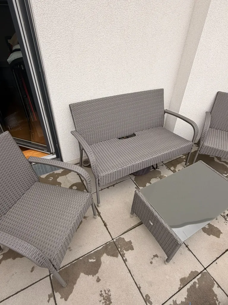 Gartenmöbel zu verschenken - Bank, Stühle, Glastisch, € 0,- (1100 Wien)