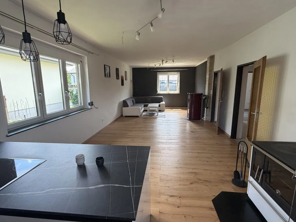 Bungalow mit ca. 97m², innen alles neu, Vollkeller, Dachboden ausbaubar, Carport, großer Garten - Ansicht 2