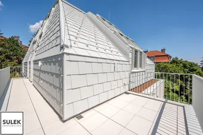 Klimatisierte Dachgeschosswohnung mit Büroraum & 16 m² Balkon | VILLMA - Top 6 – Bild 3