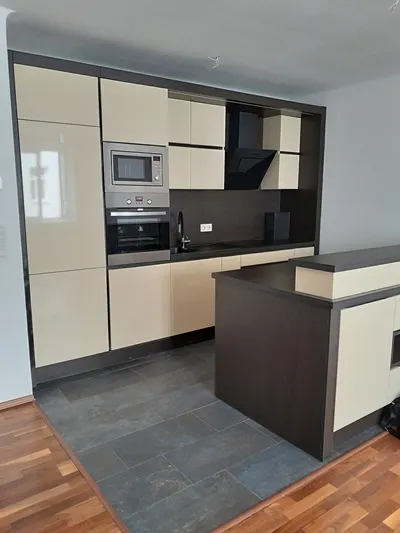 STUDENTEN / FAMILIEN 3 ZIMMER WOHNUNG in guter Lage 1110 Wien zu vermieten / nähe U3 Zippererstraße - Ansicht 2