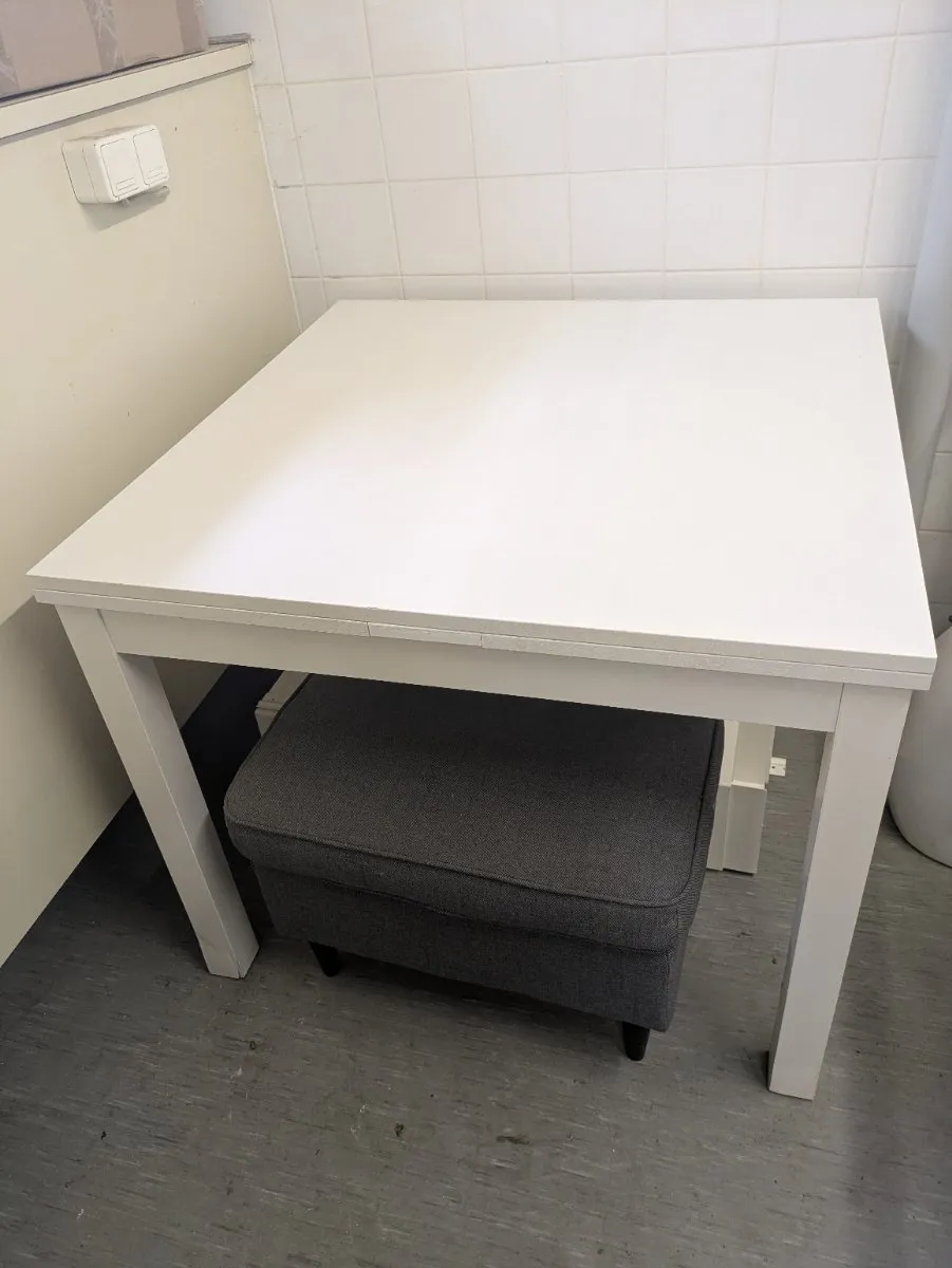 Ikea Bjursta Tisch 90x90, ausziehbar, € 10,- (1230 Wien)