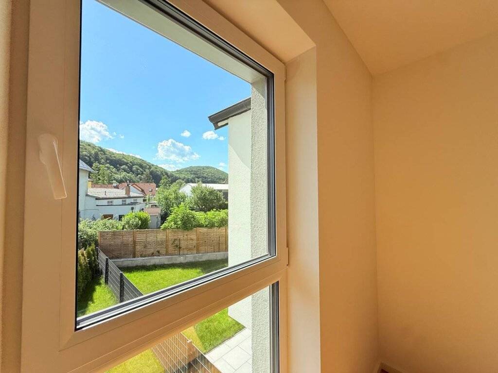 ERSTBEZUG-REIHENHAUS mit Eigengarten und 2 Parkplätze - modernes Wohnen auf höchstem Niveau, Alland