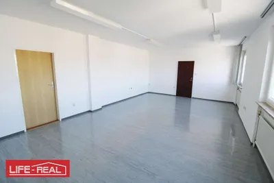 3-Zimmer-Gewerbeimmobilie mieten in Linz Land – 109 m², € 912 – Bild 6 von 8