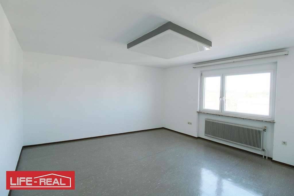 helles, geräumiges Büro in Traun - Ansicht 3