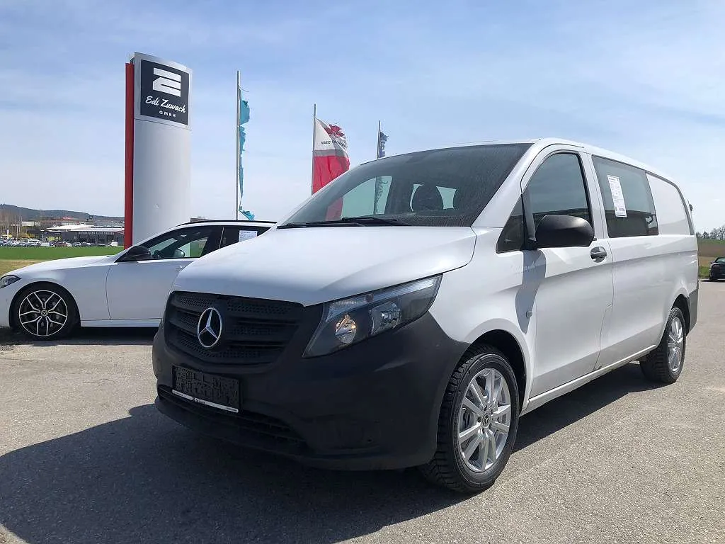 Stilvolle Mercedes 6 Sitzer Fotos