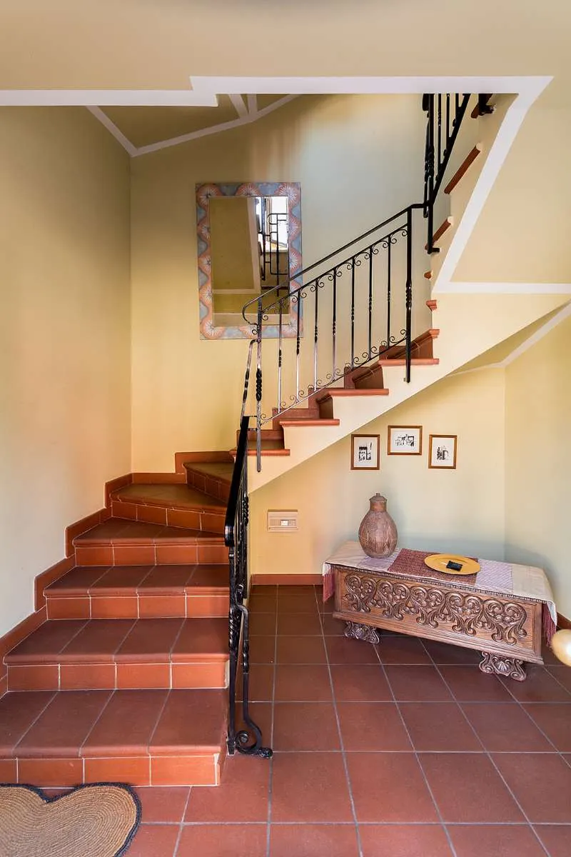 HISTORISCHE FREISTEHENDE VILLA MIT PRIVATWOHNUNG UND SICHERER MIETEINNAHME – pohled 3