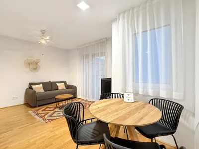 Miete: 2-Zimmer Wohnung im 6. Liftgeschoss mit zwei Balkonen: Komplett möbliert und bezugsfertig | 1100 Wien
