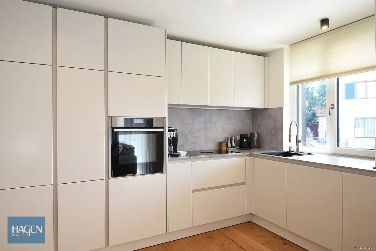 Zeitlose Eleganz trifft Wohnkomfort - Hochwertige 4-Zimmer-Gartenwohnung - Widok 3