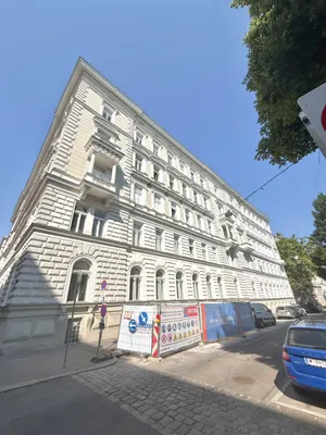 Frisch sanierte, Stilvolle Altbauwohnung mit 4 Zimmern und Balkon in Bestlage des 9. Bezirks – Bild 3