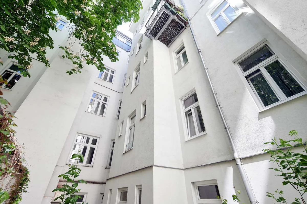 unbefristet vermietet mit 3,5 % BAR Rendite Kat. C im sanierten Altabau - Ansicht 2