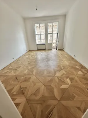 Sanierte, helle Altbauperle mit Säulenbalkon und Stephansdomblick in 1010 Wien
