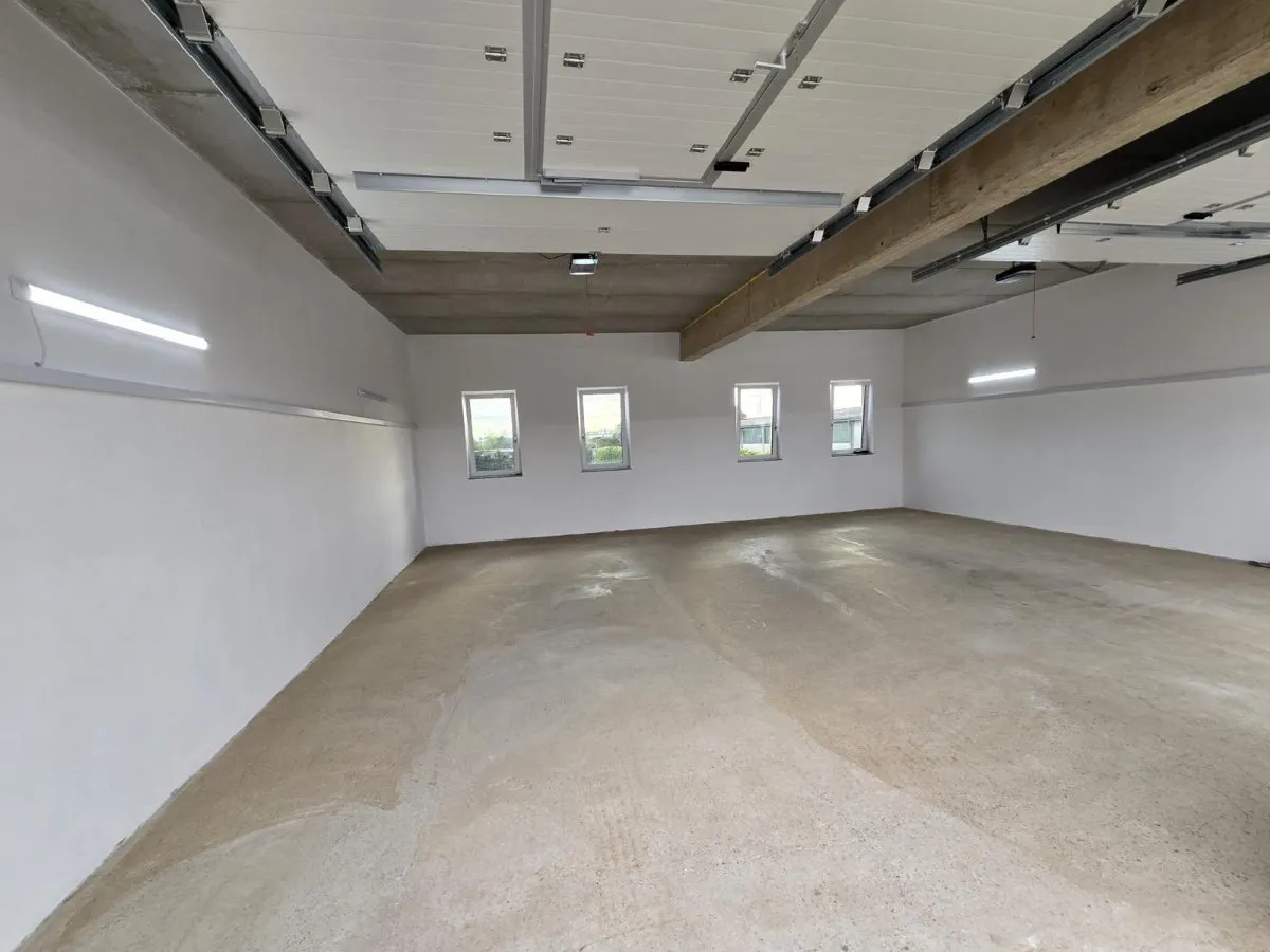 Neue Garage/ Lagerhalle mit großer Außenfläche - Ansicht 2