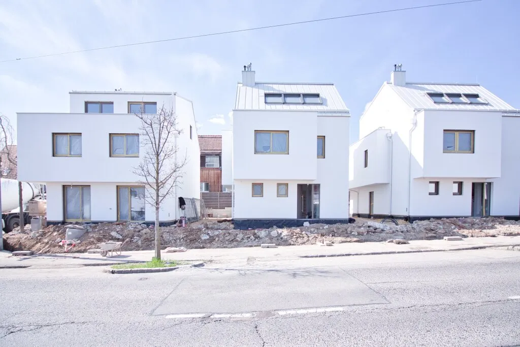 ERSTBEZUG | modernes Einfamilienhaus mit viel Platz | Garten, Terrasse, Dachterrasse, Stellplatz - Ansicht 2
