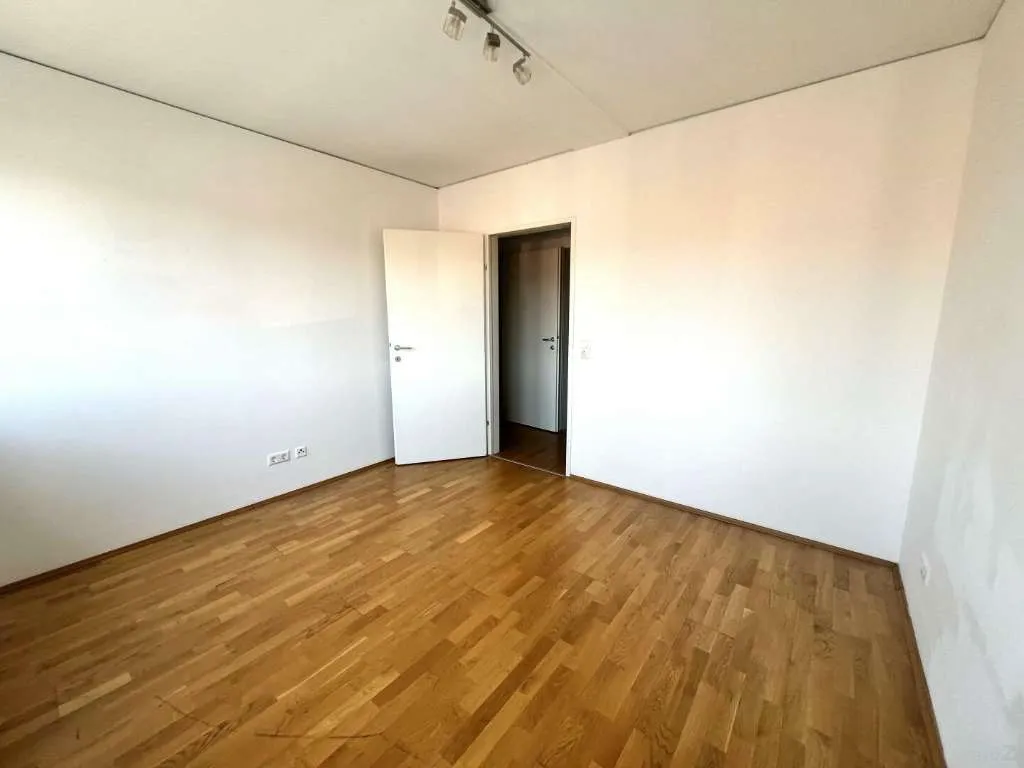 ZENTRALE LAGE! Sanierte 2-Zimmer Altbau Wohnung ++Videorundgang++ - Ansicht 3