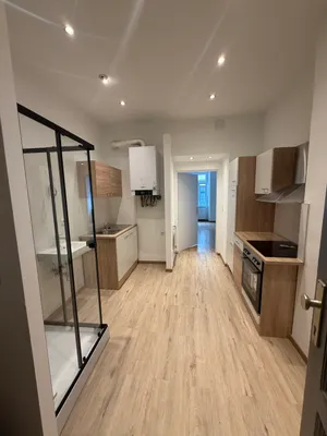 Helle 3-Zimmer Altbauwohnung