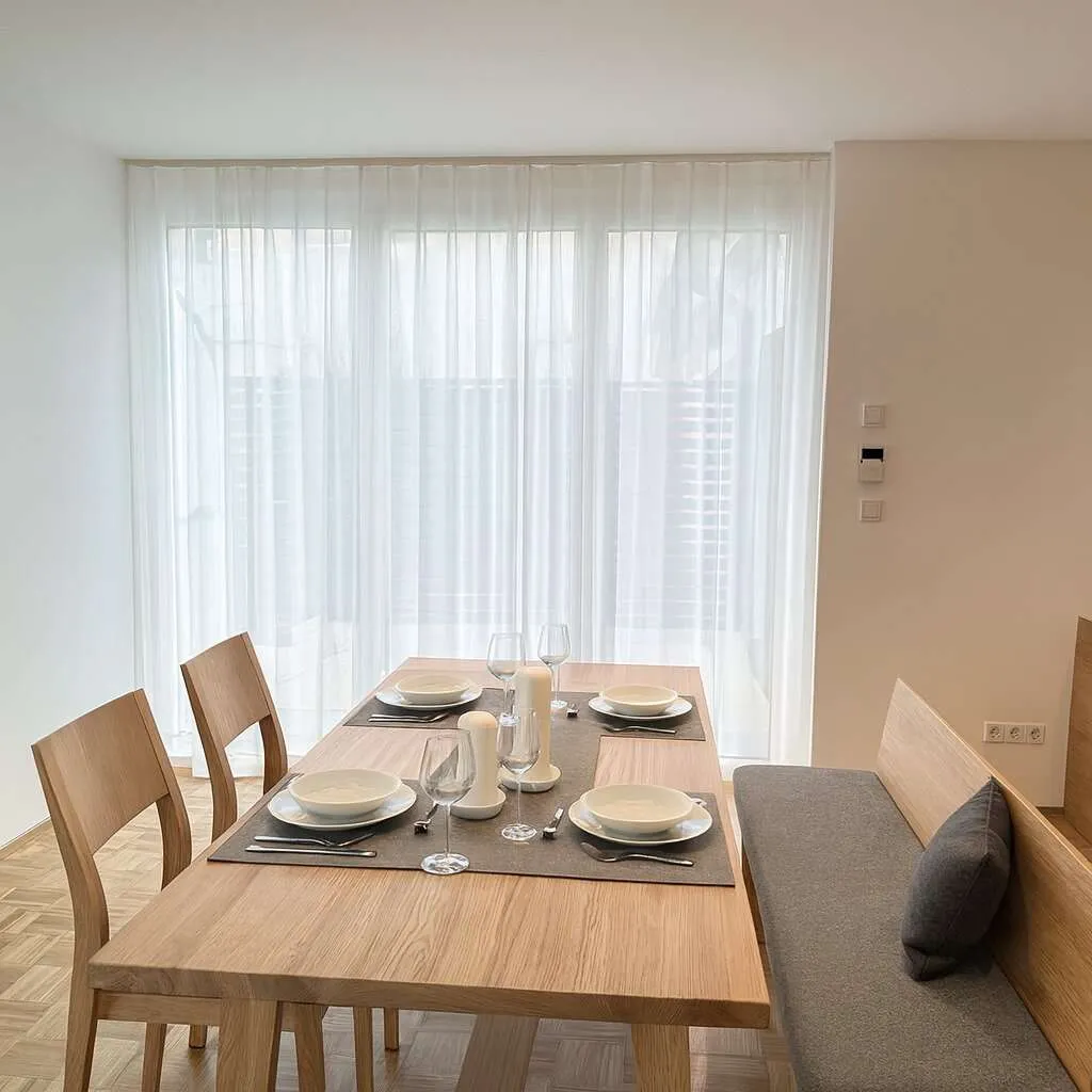 CITY-OASE ZWISCHEN MAXGLAN & RIEDENBURG: Großzügige 72 m² Wohnung - top-saniert, XXL-Terrasse & Parkplatz inklusive! - Widok 2