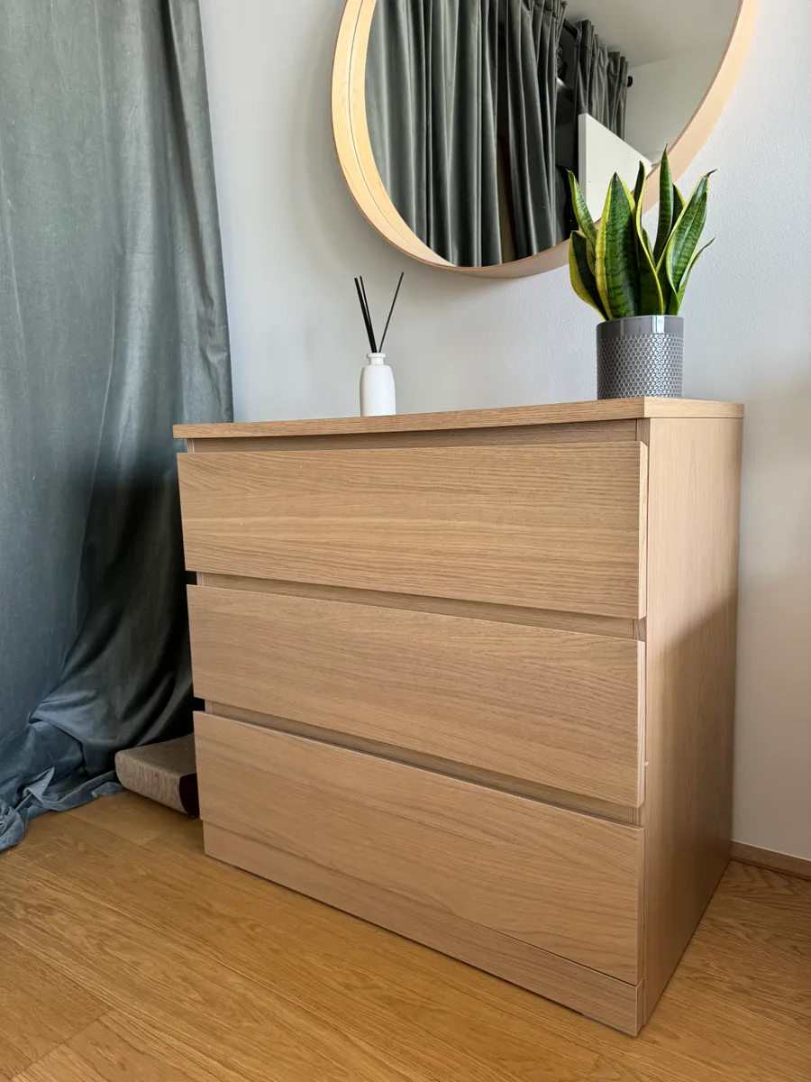 IKEA MALM Kommode mit 3 Schubladen, Eichenfurnier weiß lasiert, 80x78 cm, € 45,- (1100 Wien)
