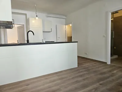 Erstbezug nach Sanierung: WG taugliche 3-Zimmer-Wohnung in ruhiger Lage bei U3 – Bild 3