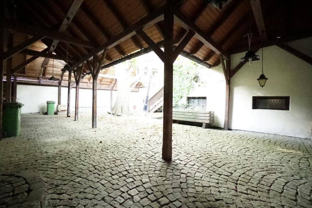 NAHE U1: Großes Wohnhaus - Ansicht 3