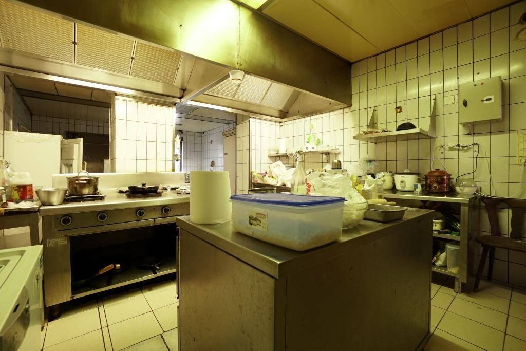 NAHE U1: Großes Wohnhaus - Ansicht 2