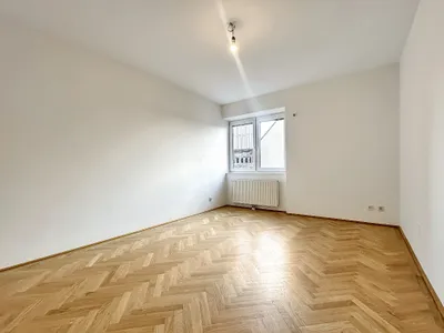 Dachgeschoßwohnung, 2,5 Zimmer mit Terrasse Nähe Augarten – Bild 2