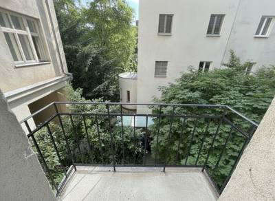 In Vorbereitung und UNBEFRISTET: Ansprechende 3-Zimmer-Altbauwohnung mit kleinem Balkon – Bild 2