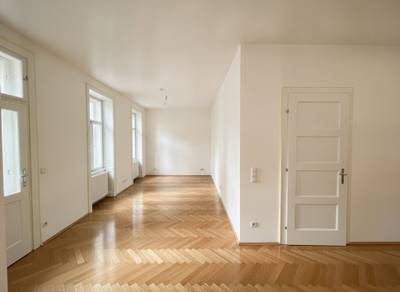 In Vorbereitung und UNBEFRISTET: Ansprechende 3-Zimmer-Altbauwohnung mit kleinem Balkon