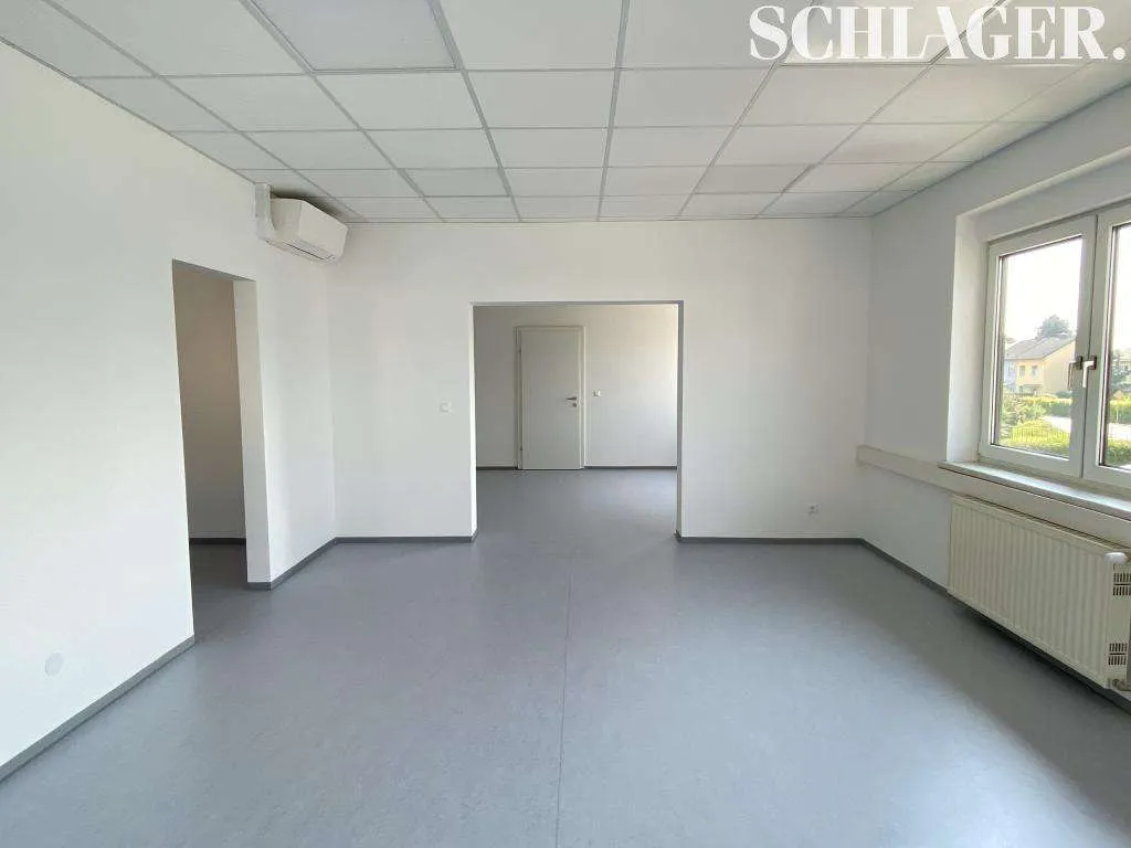 Klimatisierte Büroeinheit mit Parkplätzen und Balkon – pohled 3