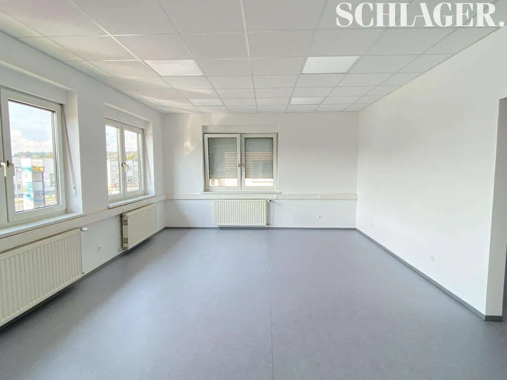 Klimatisierte Büroeinheit mit Parkplätzen und Balkon – pohled 2