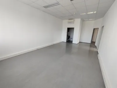 3-Zimmer-Gewerbeimmobilie mieten in Wels – 79 m², € 951 – Bild 3 von 11