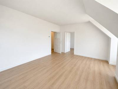 Helle Dachgeschosswohnung - nur 5 Minuten zur S-Bahn Floridsdorf!