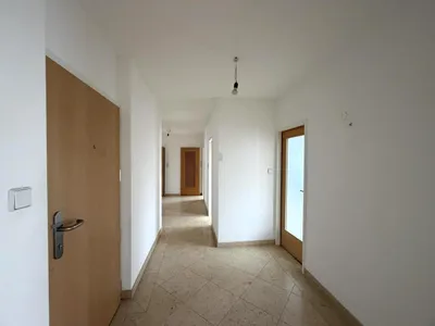 Klimatisierte Dachgeschosswohnung mit 4 Schlafzimmer und Garage // Air-conditioned attic apartment with 4 bedrooms and garage // – Bild 3