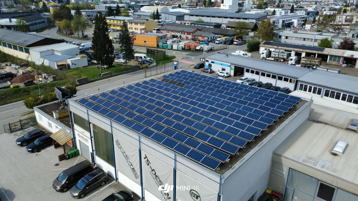 Top-Lage in Gewerbeaufschließung! 300m² Halle (5t Kran/170kW) + 88m² Klimabüros (bis 145 m² erweiterbar), Kundenparkplätzen und zusätzliche Lagerfläche im Keller, Villach