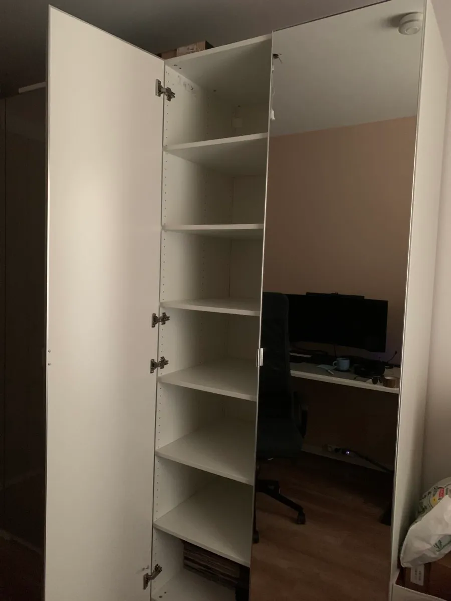 IKEA PAX Schrank mit Spiegeltür + 5 Fächer, € 300,- (8020 Eggenberg)