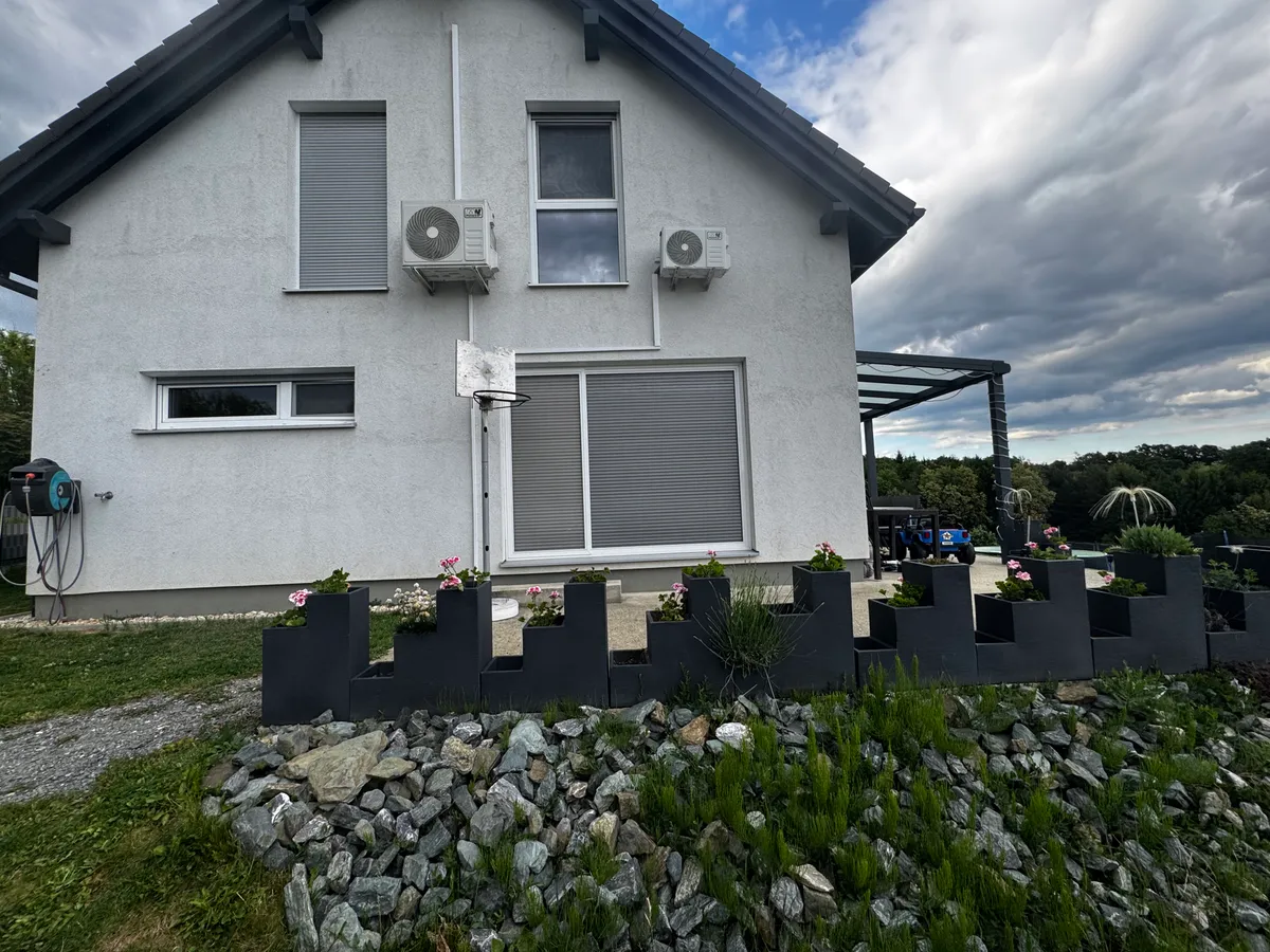 Modern & Energieautark (Baujahr 2019): Wohnensemble (121m² + 36m²) auf 1.800m² Traumgrundstück - PRIVATVERKAUF! – pohled 3