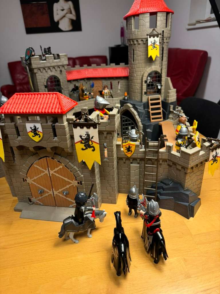 Playmobil Ritterburg 4865 mit viel popular Zubehör