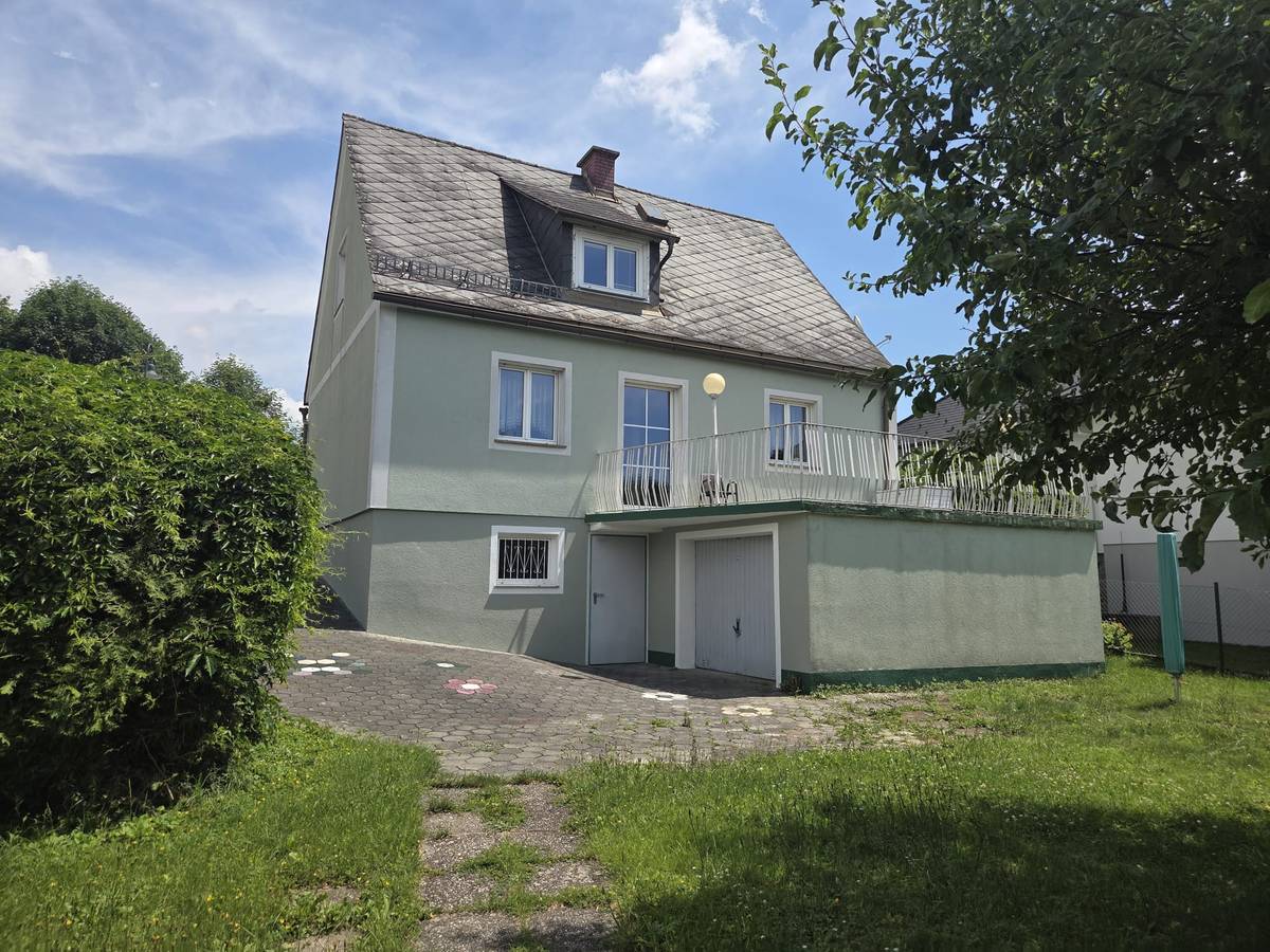 Viel Platz für Familie, Hobby und Beruf - gepflegtes Einfamilienhaus mit Nebengebäude auf großzügigem Grundstück in begehrter Lage in Hartberg! - Ansicht 2