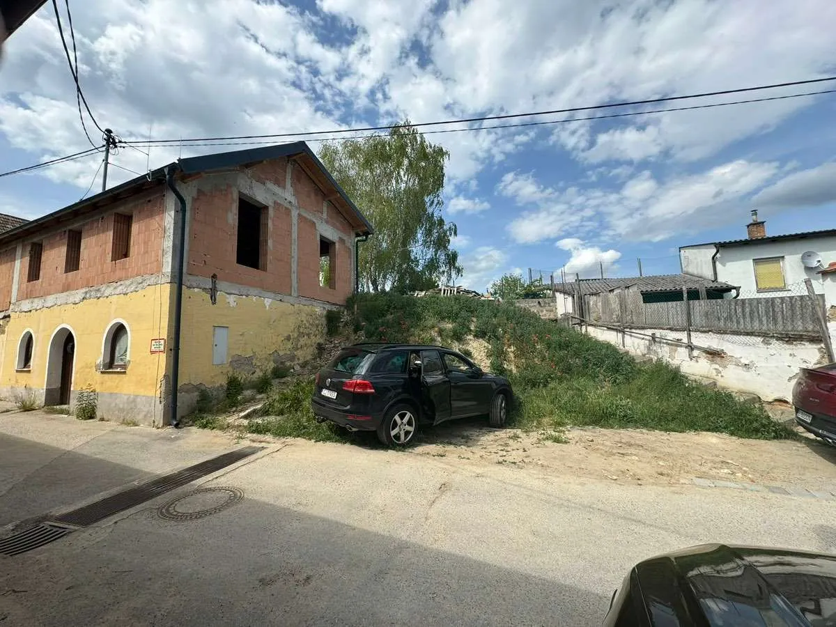 PROVISIONSFREI !!! Top Geldanlage - Kellerhaus mit Mansarde, Grundstück und renovierbarem Kellerhaus - Ansicht 2