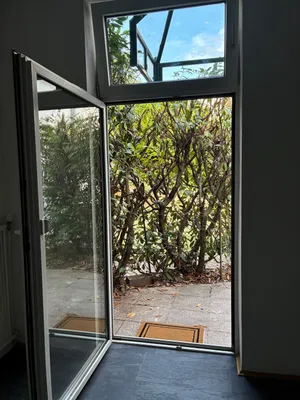Charismatische 2-Zimmer-Altbauwohnung mit Terrasse